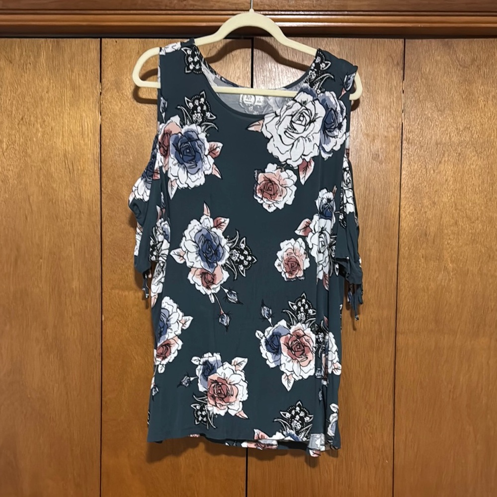 ⭐️ Maurices Green Cold-Shouldered Top